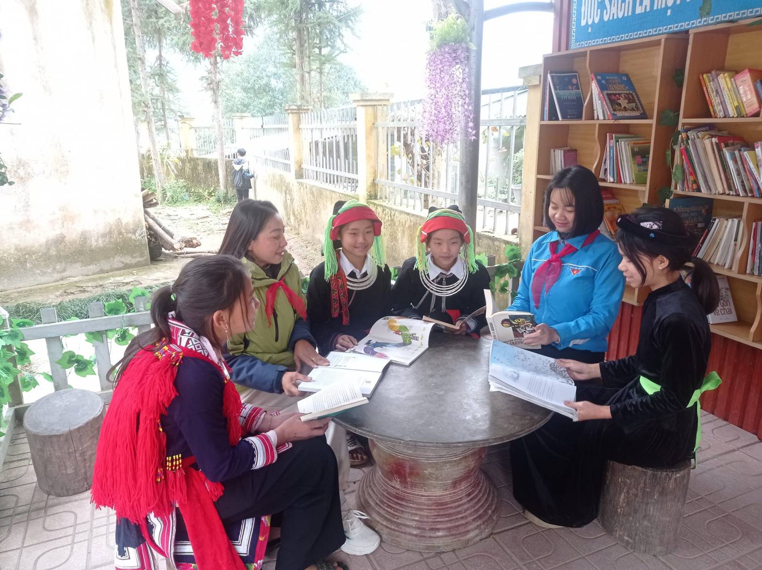 Nurturing Red Dao Students: EHC’s Gift of Dream Bookshelves and Green&nbsp;Libraries