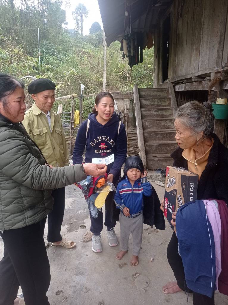 EHC representatives helped distribute foods and clothes to residents 